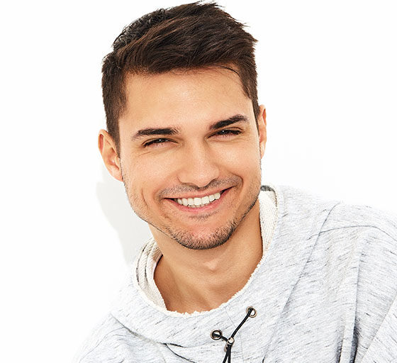 Clínica Dental Zoco Rivas. Chico con diseño de sonrisa como los realizados por nuestros profesionales
