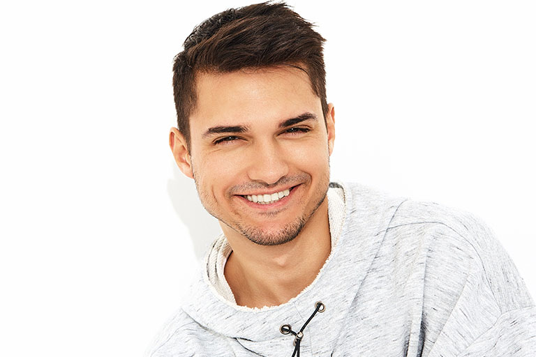 Clínica Dental Zoco Rivas. Chico con diseño de sonrisa como los realizados por nuestros profesionales